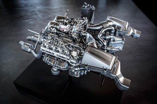 merc-amg-engine-1-0014-640x426_uoch