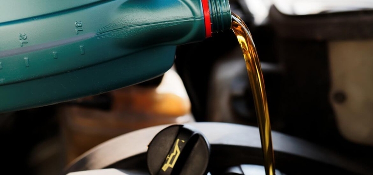 ban-hoan-toan-co-the-tu-thay-nhot-o-to-tai-nha