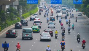 dau-nhot-oto-chay-do-thi